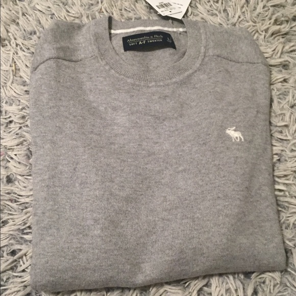 BRAND NEW SWEATERS - Picture 4 of 8